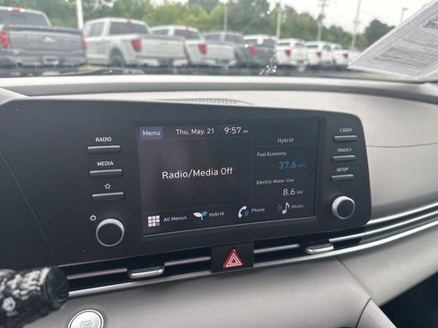 Used 2025 Hyundai Elantra Hybrid FWD image 22