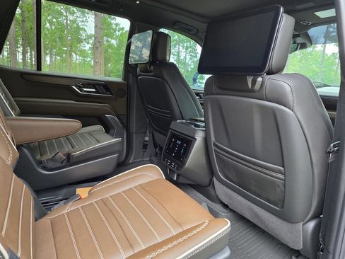 New 2026 GMC Yukon Denali Ultimate w/ LPO, Floor Liner Package AWD/4WD image 26
