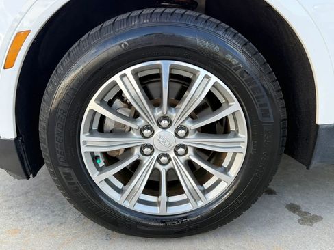 Used 2018 Cadillac XT5 Luxury w/ Driver Awareness Package image 14