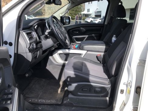 Used 2021 Nissan Titan SV w/ SV Convenience Package image 17