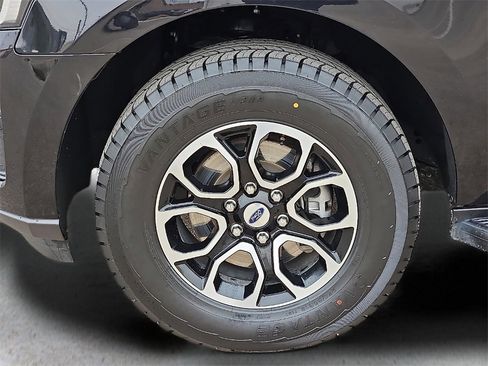 Used 2024 Ford Expedition Max XLT image 10