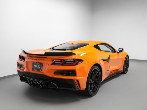 Used 2024 Chevrolet Corvette Z06 w/ Stealth Interior Trim Package RWD image 33