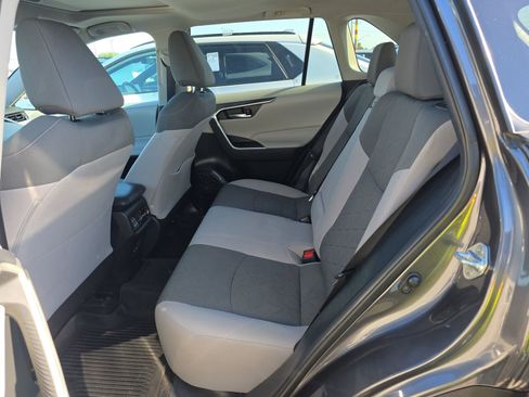 Used 2021 Toyota RAV4 XLE w/ Convenience Package FWD image 14