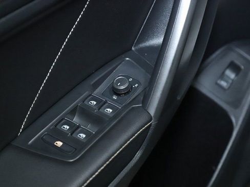 Used 2022 Volkswagen Tiguan SE w/ Panoramic Sunroof Package AWD/4WD image 17
