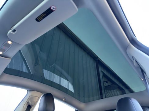 Used 2021 Tesla Model Y Performance image 12