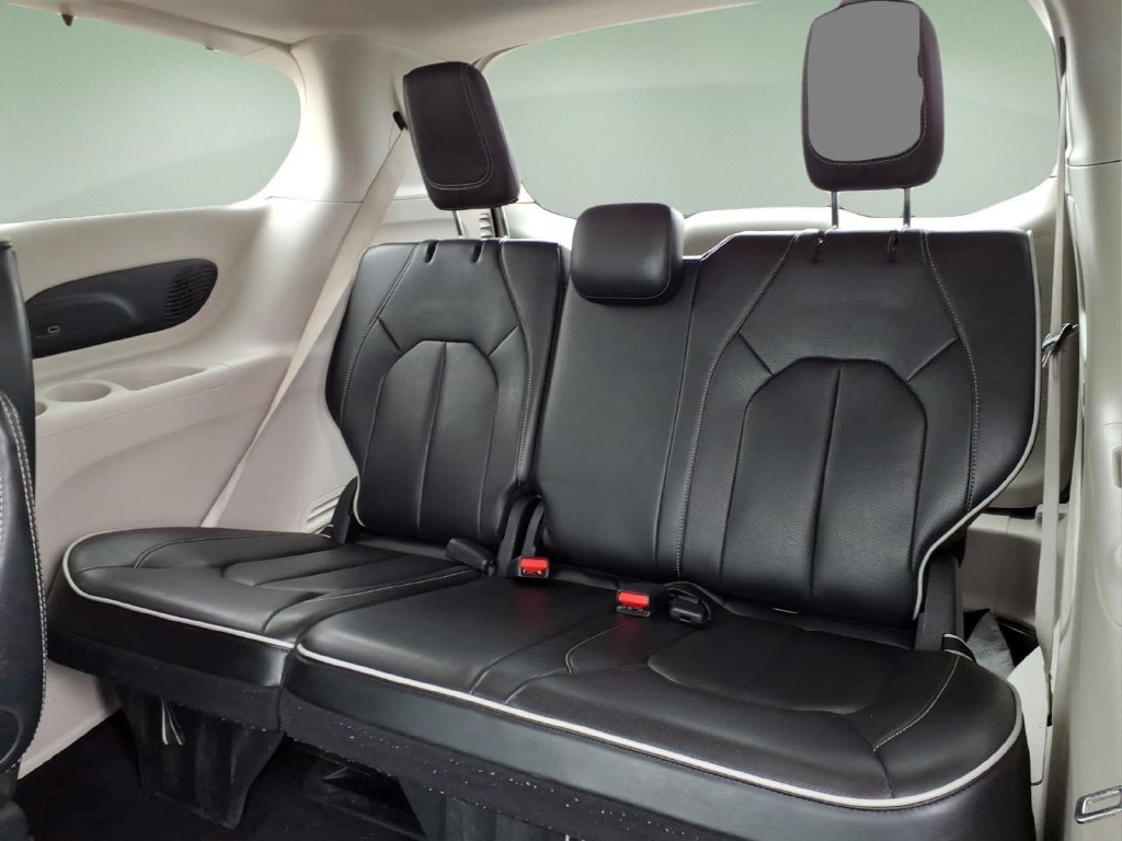 Used 2024 Chrysler Pacifica Limited FWD image 20