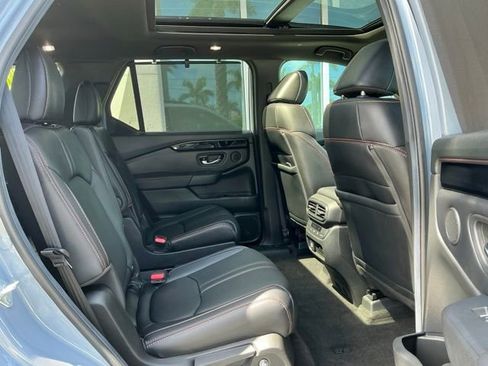Certified 2024 Honda Pilot TrailSport image 17