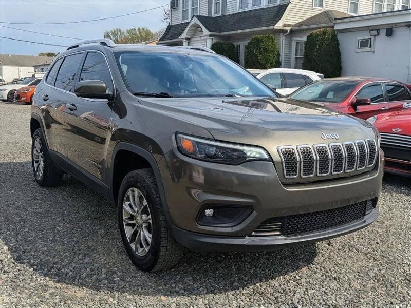 Used 2019 Jeep Cherokee Latitude Plus w/ Comfort/Convenience Group AWD/4WD image 1
