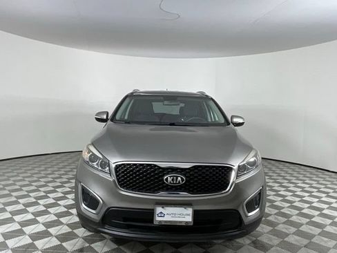 Used 2017 Kia Sorento AWD image 2