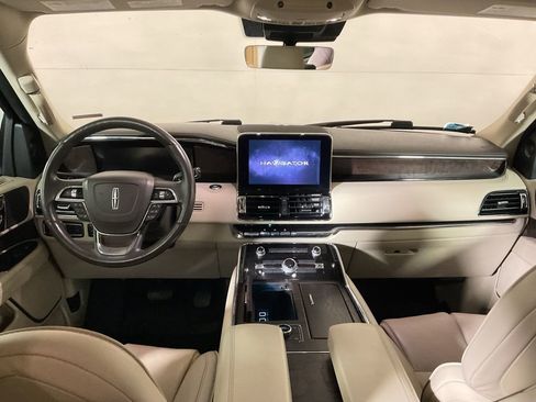 Used 2019 Lincoln Navigator L Reserve image 22