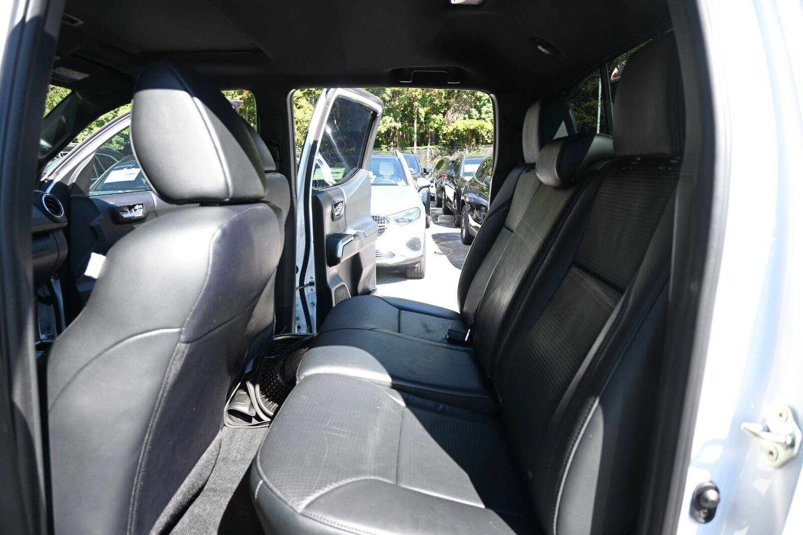 Used 2020 Toyota Tacoma Limited RWD image 19
