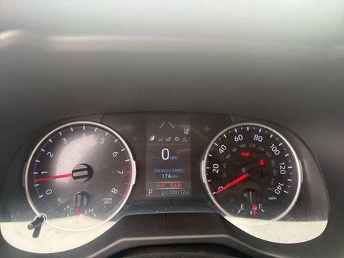 Used 2021 Toyota RAV4 LE FWD image 9