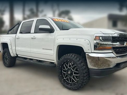 Used 2017 Chevrolet Silverado 1500 LT AWD/4WD image 16