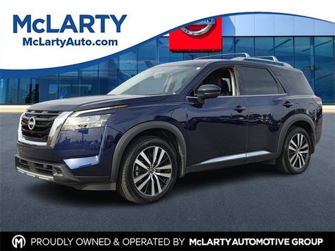 Used 2023 Nissan Pathfinder Platinum image 1