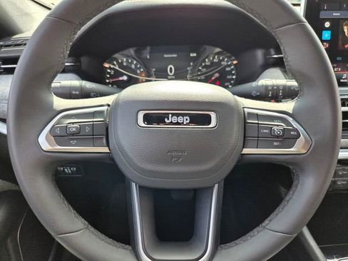 Used 2024 Jeep Compass Latitude image 30