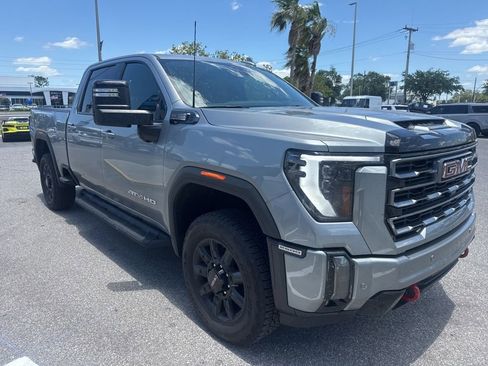 Used 2024 GMC Sierra 2500 AT4 AWD/4WD image 3