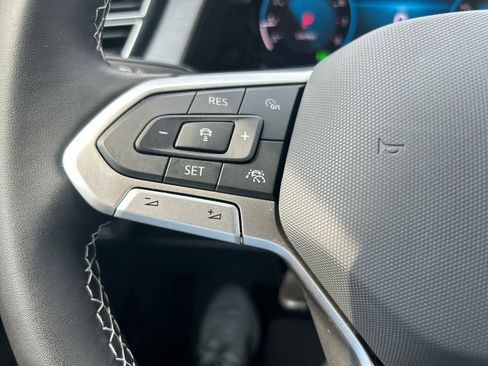 Used 2024 Volkswagen Atlas Cross Sport SE image 32