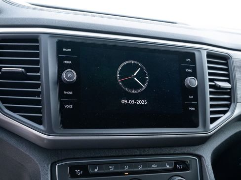 Used 2020 Volkswagen Atlas Cross Sport SE image 36
