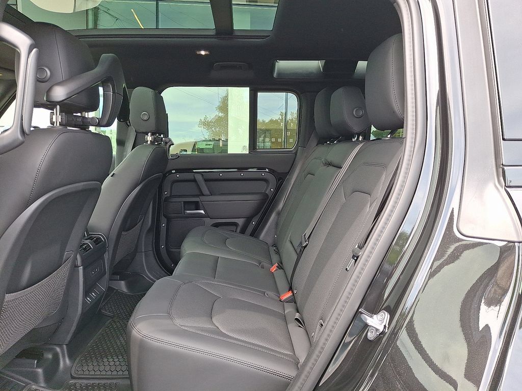 New 2026 Land Rover Defender 110 X-Dynamic SE AWD/4WD image 6