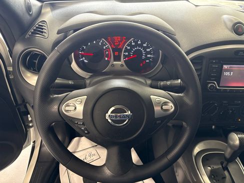 Used 2015 Nissan Juke S FWD image 25