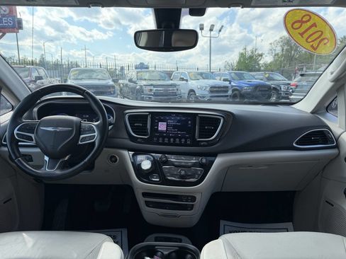 Used 2018 Chrysler Pacifica Touring-L Plus FWD image 27
