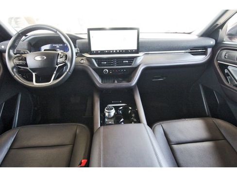 Used 2025 Ford Explorer Platinum w/ Ultimate Package AWD/4WD image 8