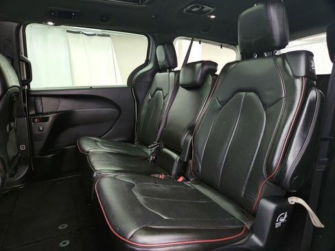 Used 2020 Chrysler Pacifica Limited FWD image 29