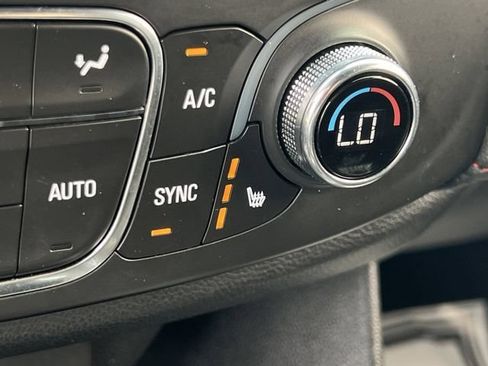 Used 2023 Chevrolet Traverse RS FWD image 17