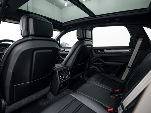 Certified 2023 Porsche Cayenne S Platinum image 24