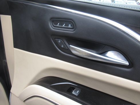 Used 2021 Cadillac Escalade Premium Luxury image 8