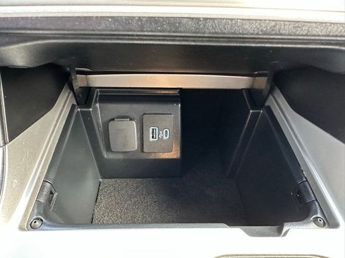 Used 2022 Ford Explorer XLT w/ Equipment Group 202A image 23