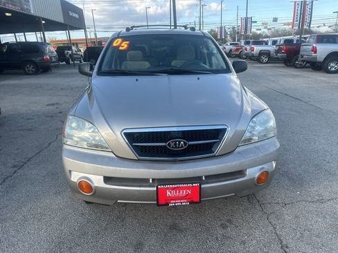 Used 2005 Kia Sorento LX image 4