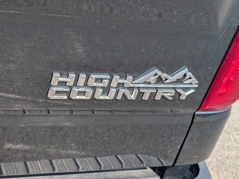 Used 2020 Chevrolet Silverado 1500 High Country w/ Technology Package AWD/4WD image 6