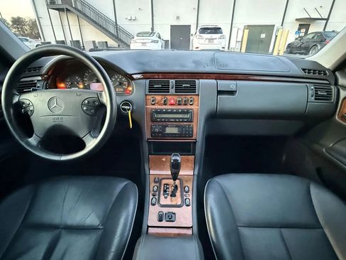 Used 2002 Mercedes-Benz E 320 4MATIC Sedan image 3