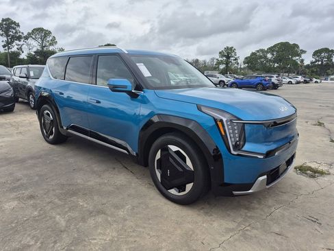 New 2026 Kia EV9 Land w/ Nightfall Edition Package image 2