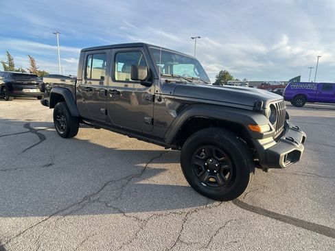 Used 2021 Jeep Gladiator Sport image 3