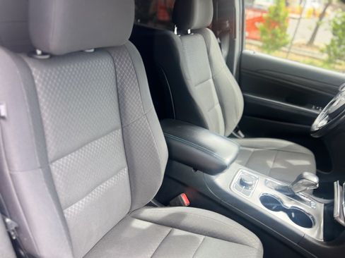 Used 2019 Jeep Grand Cherokee Laredo AWD/4WD image 26