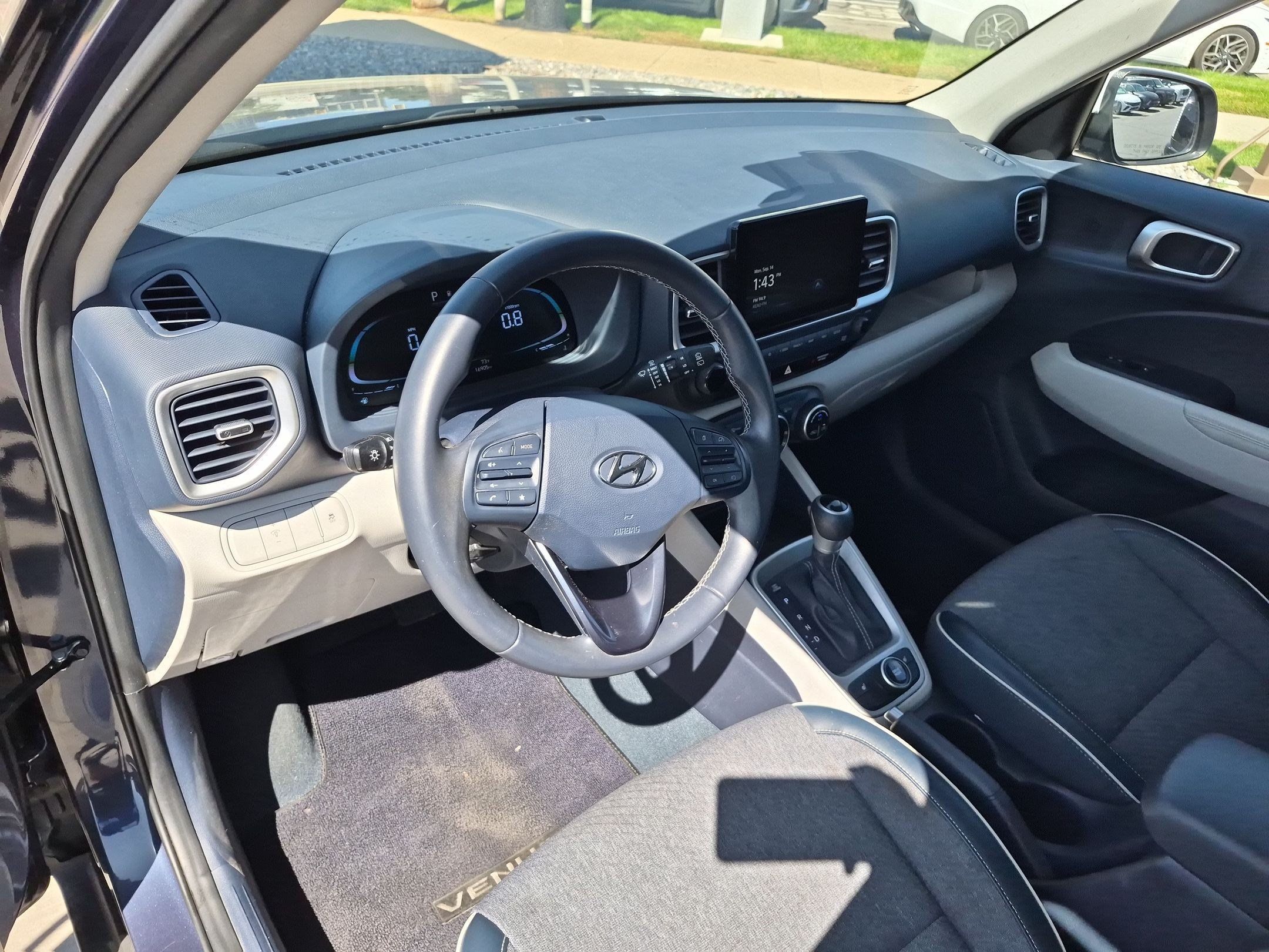 Certified 2023 Hyundai Venue Limited w/ Cargo Package FWD image 16