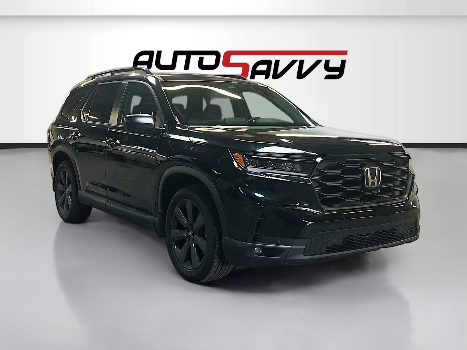 Used 2025 Honda Pilot Sport image 1