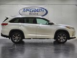 Used 2017 Toyota Highlander SE image 3