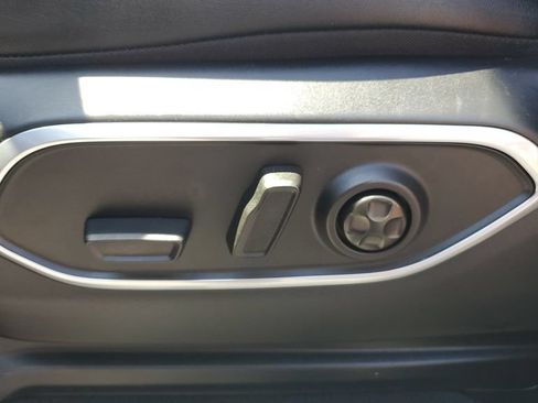 Used 2024 Jeep Wagoneer L Series II w/ Flexible Seating Group RWD image 25