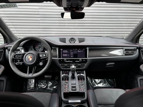Certified 2025 Porsche Macan GTS image 13