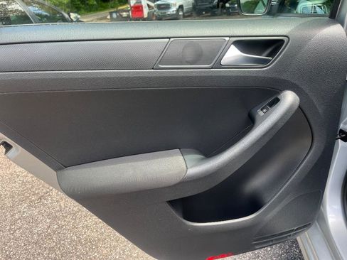 Used 2011 Volkswagen Jetta Sedan FWD image 17