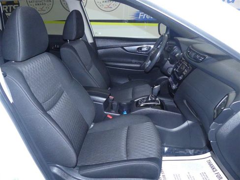 Used 2017 Nissan Rogue SV AWD/4WD image 8