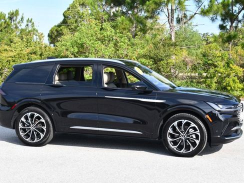 Used 2024 Lincoln Nautilus Reserve w/ Equipment Group 203A AWD/4WD image 8