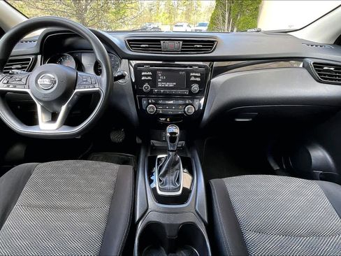 Used 2018 Nissan Rogue Sport SV AWD/4WD image 16