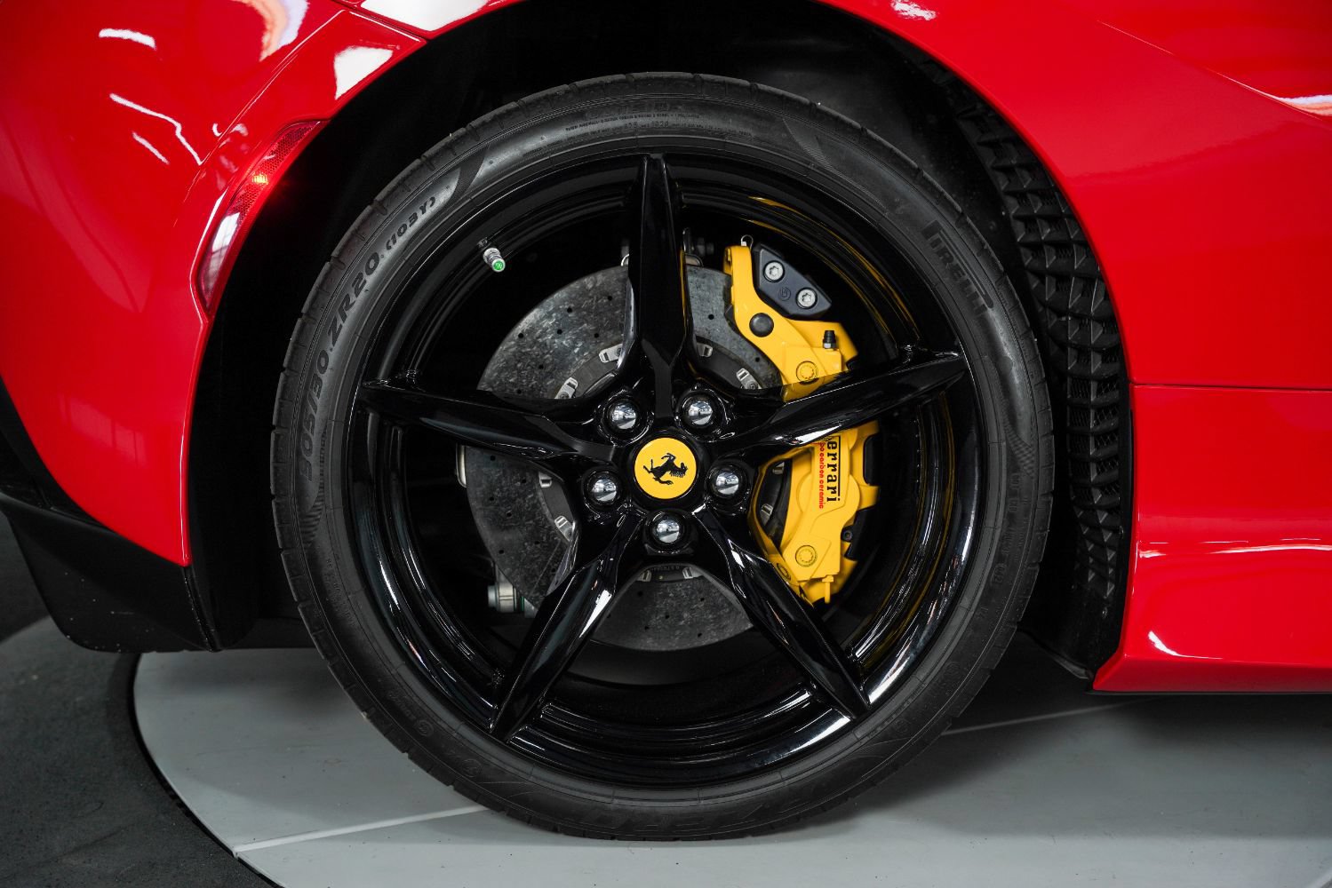 Used 2023 Ferrari F8 Tributo RWD image 27