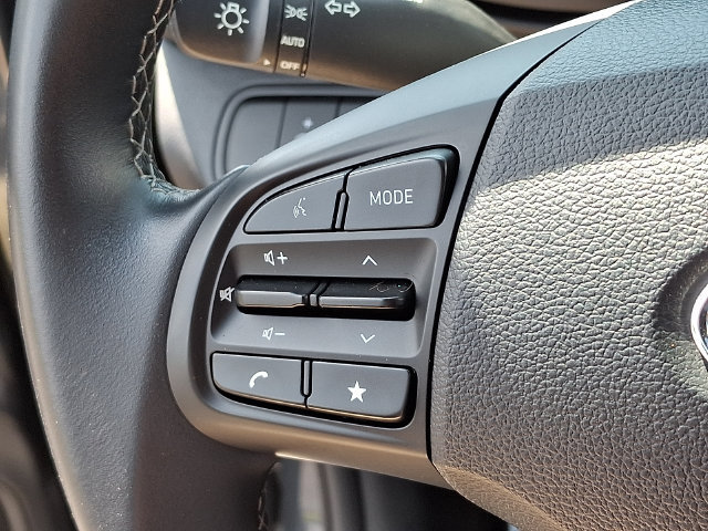 Used 2025 Hyundai Venue SEL FWD image 21