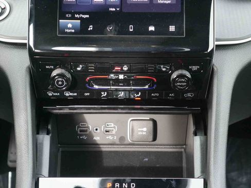 New 2025 Jeep Grand Cherokee Altitude image 9