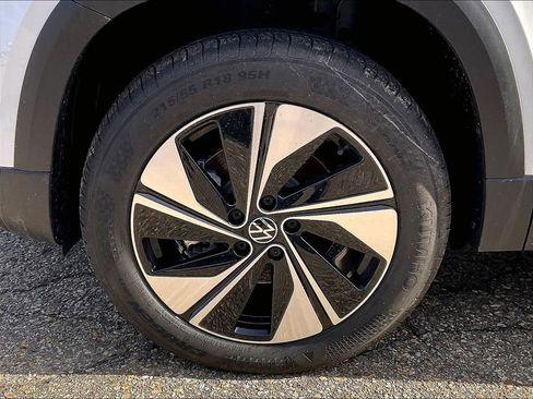 New 2026 Volkswagen Taos SE AWD/4WD image 8
